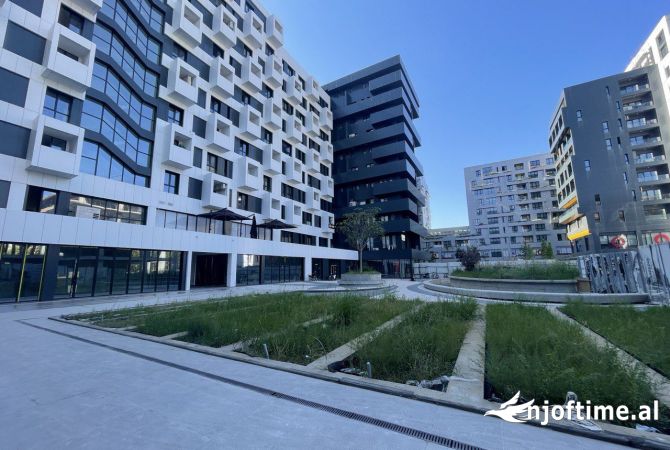 Ambiente Commerciale in Affitto 4+1 a Tirana - 100 Euro