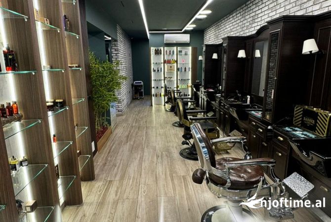 Ambiente Commerciale in Affitto 3+1 a Tirana - 2,500 Euro