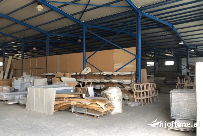 Ambiente Commerciale in Affitto 4+1 a Tirana - 7,000 Euro