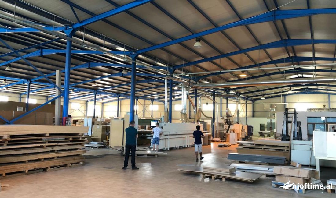 📢Jepet Kapanon Industrial me Qira ne Autostraden Tirane~Durres, Sip: 2600 m2🔑*