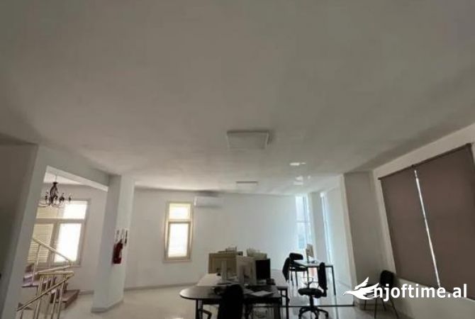 ✨Jepet me Qira Ambient Biznesi 350m2,ne Laprak