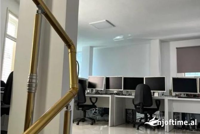 ✨Jepet me Qira Ambient Biznesi 350m2,ne Laprak