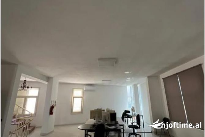 ✨Jepet me Qira Ambient Biznesi 350m2,ne Laprak