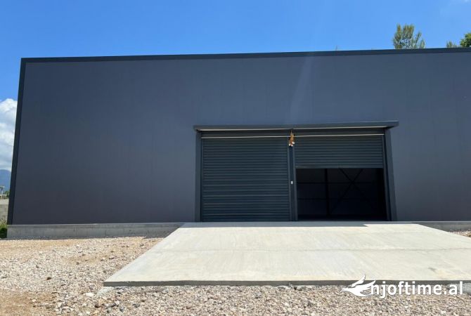 Ambiente Commerciale in Affitto 4+1 a Tirana - 5,000 Euro