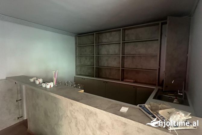 Ambiente Commerciale in Affitto 1+1 a Tirana - 1,000 Euro