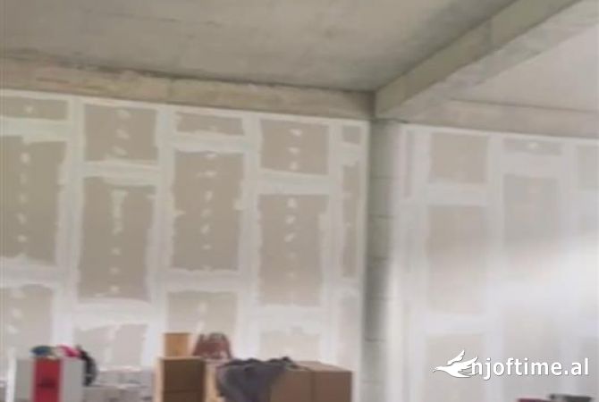 Ambiente Commerciale in Affitto 4+1 a Tirana - 1,200 Euro