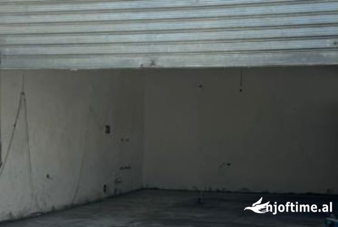 Ambiente Commerciale in Affitto 6+1 a Tirana - 500 Euro