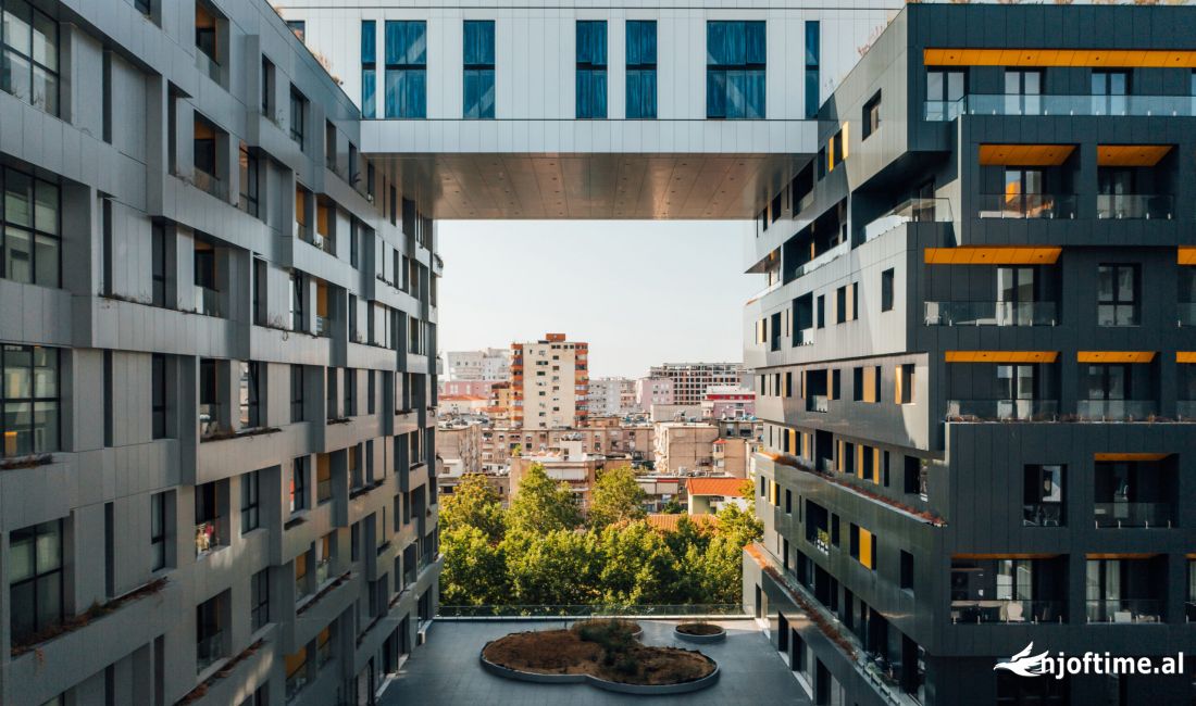 ✨Shitet Ambient Biznesi 200m2 ,tek Kompleksi Square 21