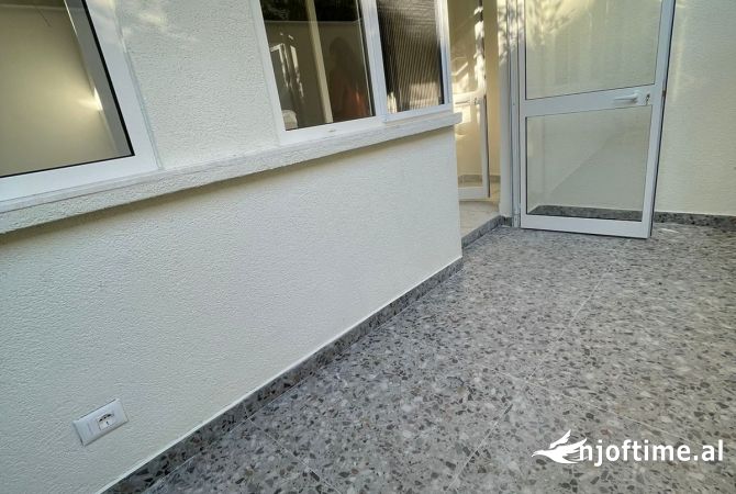 Ambiente Commerciale in Affitto 3+1 a Tirana - 550 Euro