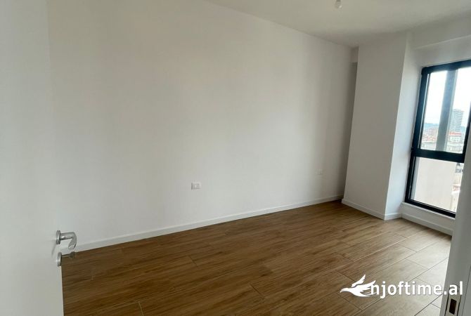 Ambiente Commerciale in Affitto 3+1 a Tirana - 800 Euro