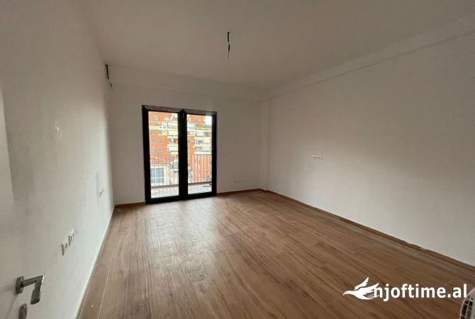 Ambiente Commerciale in Affitto 3+1 a Tirana - 3,500 Euro