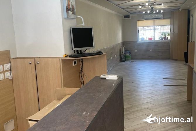 📢Dyqan ne Shitje prane Vasil Shantos me Sip: 42 m2🔑