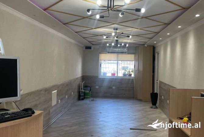 📢Dyqan ne Shitje prane Vasil Shantos me Sip: 42 m2🔑