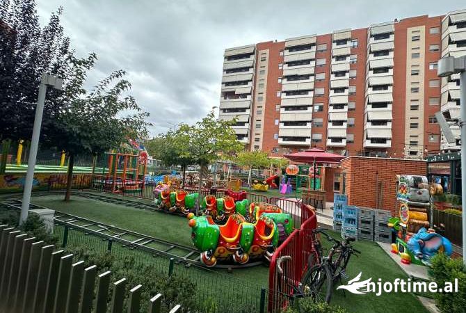 Ambiente Commerciale in Vendita 1+1 a Tirana - 402,000 Euro