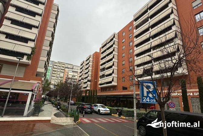 Ambiente Commerciale in Affitto 3+1 a Tirana - 9,000 Euro