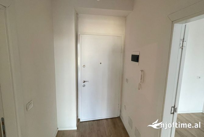 Ambiente Commerciale in Affitto 3+1 a Tirana - 350 Euro