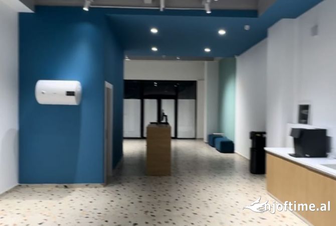 Ambiente Commerciale in Affitto 1+1 a Tirana - 2,000 Euro