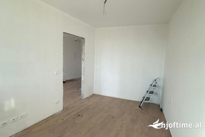 Ambiente Commerciale in Affitto 3+1 a Tirana - 750 Euro
