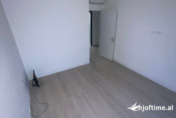 Ambiente Commerciale in Affitto 3+1 a Tirana - 750 Euro