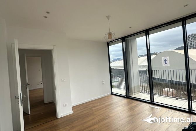 Ambiente Commerciale in Affitto 3+1 a Tirana - 1,500 Euro