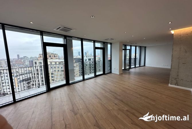 Ambiente Commerciale in Affitto 3+1 a Tirana - 1,500 Euro