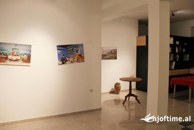 Ambiente Commerciale in Affitto 3+1 a Tirana - 600 Euro