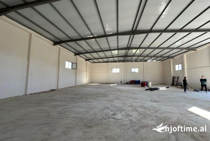 Ambiente Commerciale in Affitto 4+1 a Tirana - 2,000 Euro