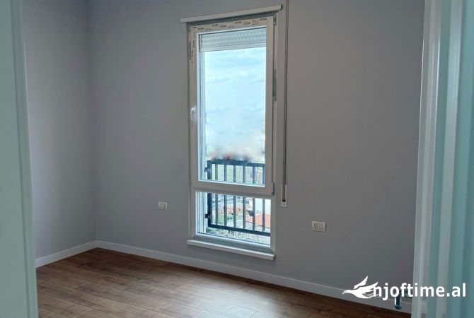 Shtepi me qera Apartament ne Tirane, 3+1, Mobilimi Bosh, pa mobiluar, Pagesa 750  Euro.