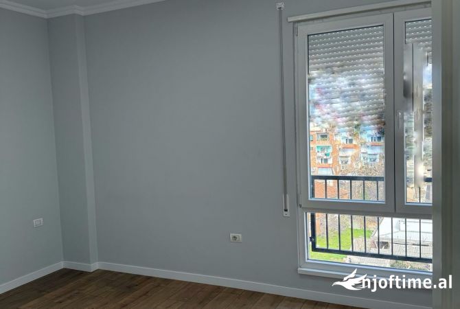 Shtepi me qera Apartament ne Tirane, 3+1, Mobilimi Bosh, pa mobiluar, Pagesa 750  Euro.