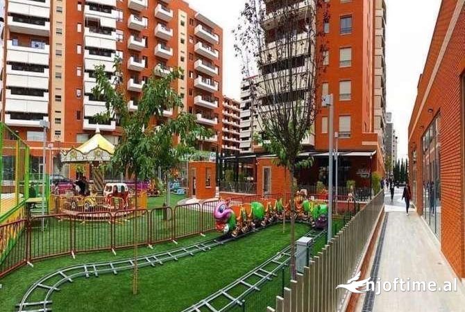 Ambiente Commerciale in Vendita 1+1 a Tirana - 368,500 Euro