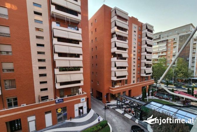 Ambiente Commerciale in Vendita 1+1 a Tirana - 550,000 Euro