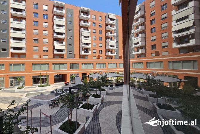 Ambiente Commerciale in Vendita 1+1 a Tirana - 550,000 Euro