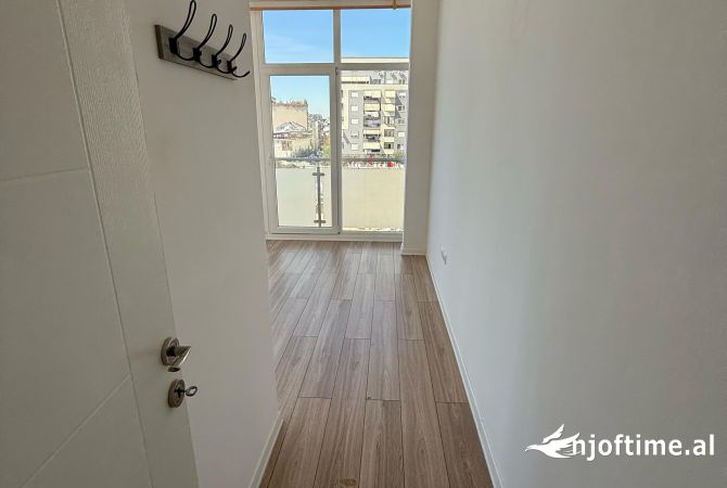Ambiente Commerciale in Affitto 3+1 a Tirana - 1,500 Euro