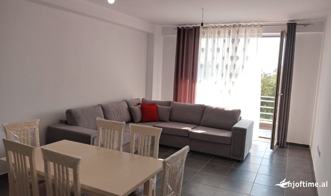 Shtepi me qera Apartament ne Tirane, 2+1, Mobilimi E mobiluar, Pagesa 400  Euro.