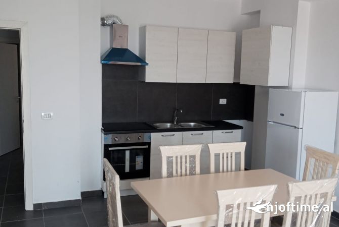Shtepi me qera Apartament ne Tirane, 2+1, Mobilimi E mobiluar, Pagesa 400  Euro.