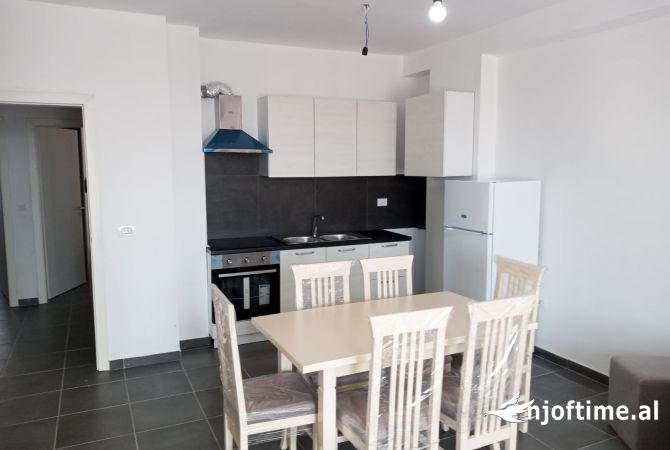 Shtepi me qera Apartament ne Tirane, 2+1, Mobilimi E mobiluar, Pagesa 400  Euro.