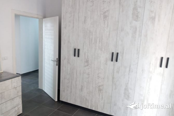 Shtepi me qera Apartament ne Tirane, 2+1, Mobilimi E mobiluar, Pagesa 400  Euro.