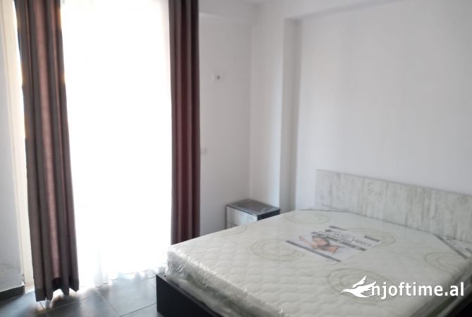 Shtepi me qera Apartament ne Tirane, 2+1, Mobilimi E mobiluar, Pagesa 400  Euro.