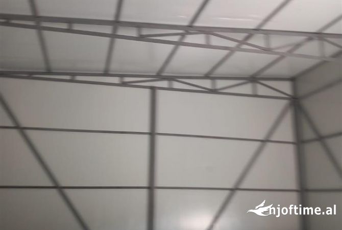 Ambiente Commerciale in Affitto 4+1 a Tirana - 1,000 Euro