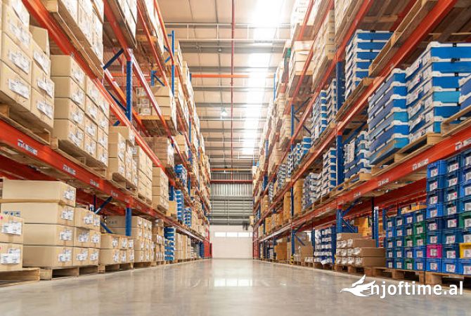 Ambiente Commerciale in Affitto 4+1 a Tirana - 800 Euro