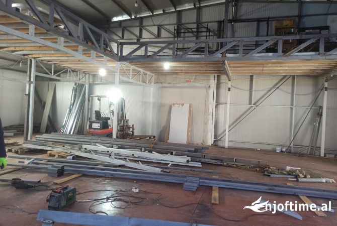 Ambiente Commerciale in Affitto 4+1 a Tirana - 4,800 Euro