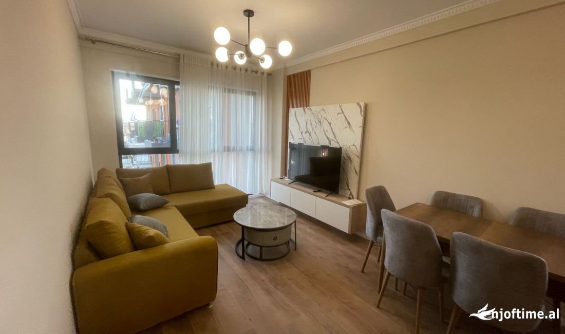 Shtepi me qera Apartament ne Tirane, 2+1, Mobilimi E mobiluar, Pagesa 670  Euro.