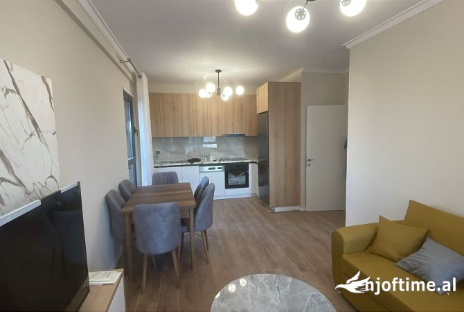 Shtepi me qera Apartament ne Tirane, 2+1, Mobilimi E mobiluar, Pagesa 670  Euro.