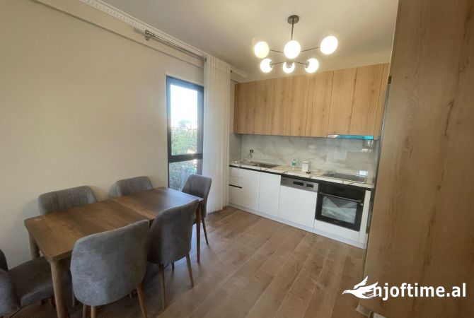 Shtepi me qera Apartament ne Tirane, 2+1, Mobilimi E mobiluar, Pagesa 670  Euro.