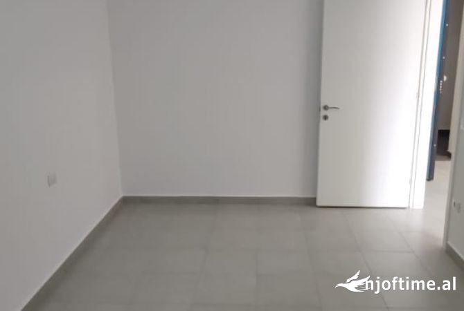 Shtepi ne shitje Apartament ne Lezhe, 1+1, Mobilimi Bosh, pa mobiluar, Pagesa 90,000  Euro.