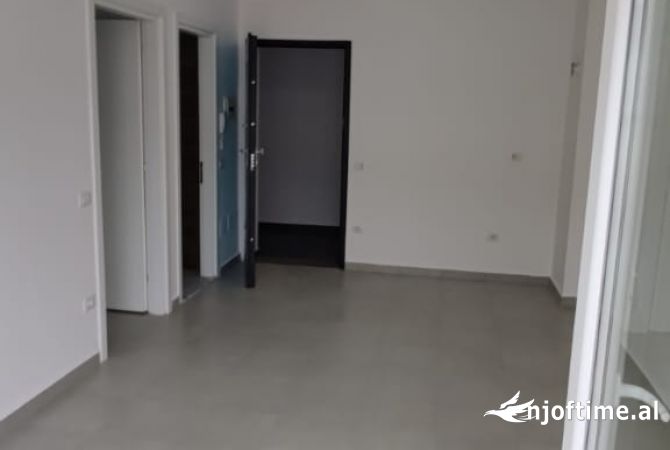Shtepi ne shitje Apartament ne Lezhe, 1+1, Mobilimi Bosh, pa mobiluar, Pagesa 90,000  Euro.