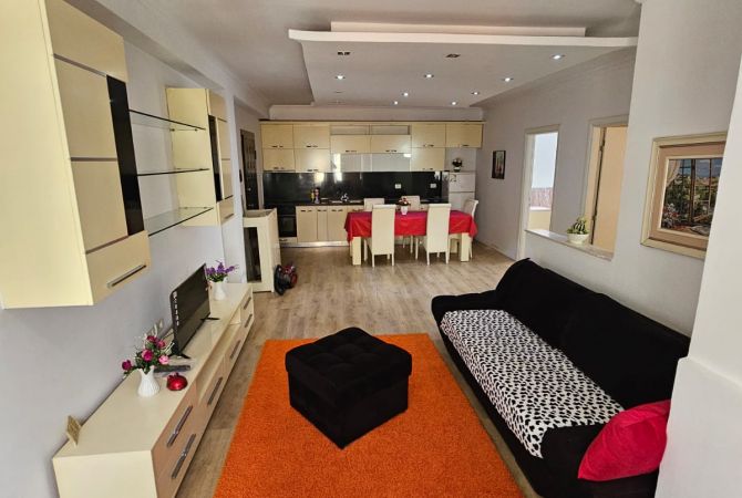 Shtepi ne shitje Apartament ne Tirane, 2+1, Mobilimi E mobiluar, Pagesa 120,000  Euro.