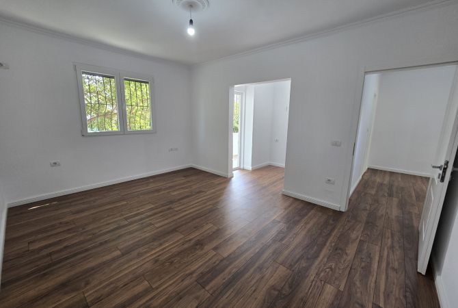 📣Apartament 1+1 ne Shitje Perballe Hotel Hilton, Blv: Bajram Curri🔑