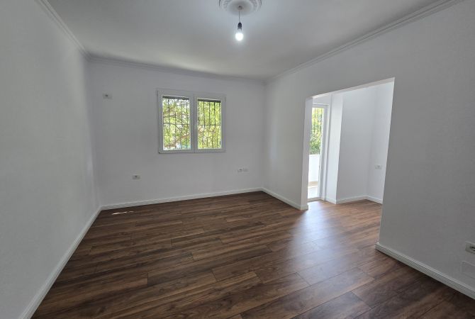 Shtepi ne shitje Apartament ne Tirane, 1+1, Mobilimi Bosh, pa mobiluar, Pagesa 122,000  Euro.