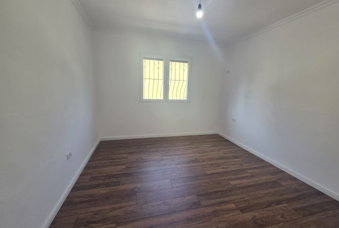 Shtepi ne shitje Apartament ne Tirane, 1+1, Mobilimi Bosh, pa mobiluar, Pagesa 122,000  Euro.